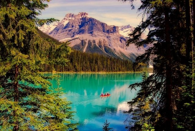 אגם האזמרגד ליד בראשוב (Emerald Lake)