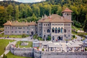 טירת קנטקוזינו (Cantacuzino Castle) בראשוב רומניה credit to getyourguide.com