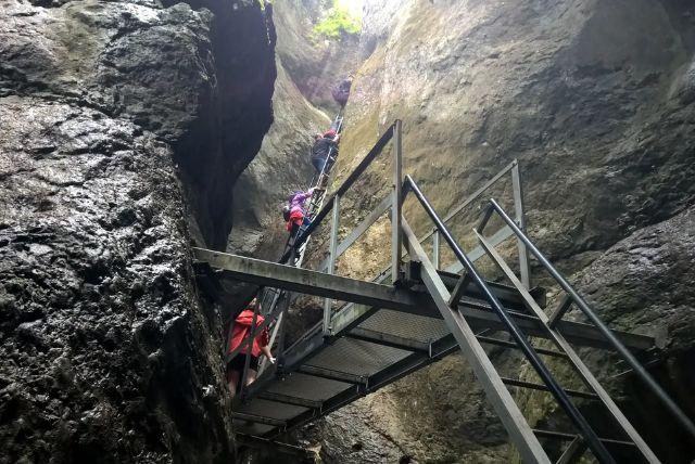 פארק קניון שבעת הסולמות - Seven Ladders Canyon credit to getyourguide.com