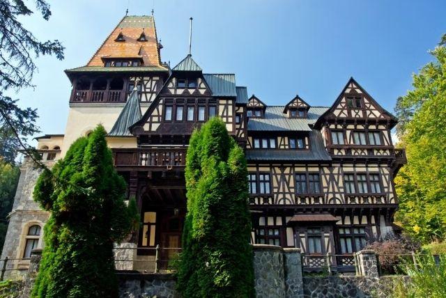 הכירו את Peleș Castle - טירת פלש credit to tiqets.com