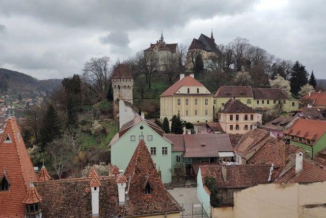 סיגישוארה (Sighișoara – עיר הולדתו של ולד המשפד) credit to getyourguide.com