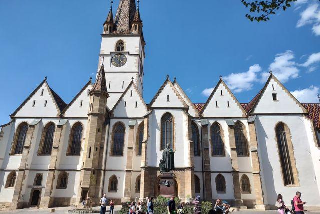 סיגישוארה (Sighișoara – עיר הולדתו של ולד המשפד) credit to getyourguide.com